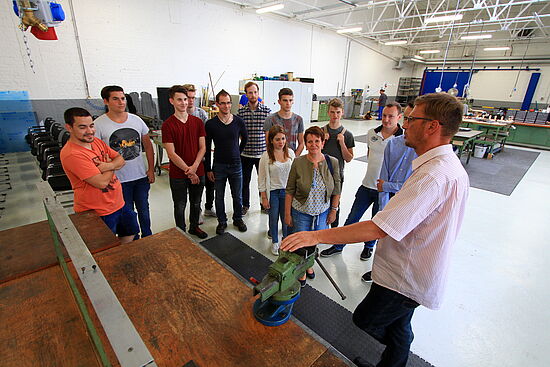 Training Workshop Worms for Apprentices