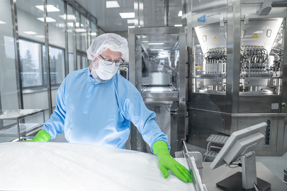 Pharmaceutical packaging - highest hygiene standards in cleanroom production Pharmaceutical packaging - highest hygiene standards in cleanroom production